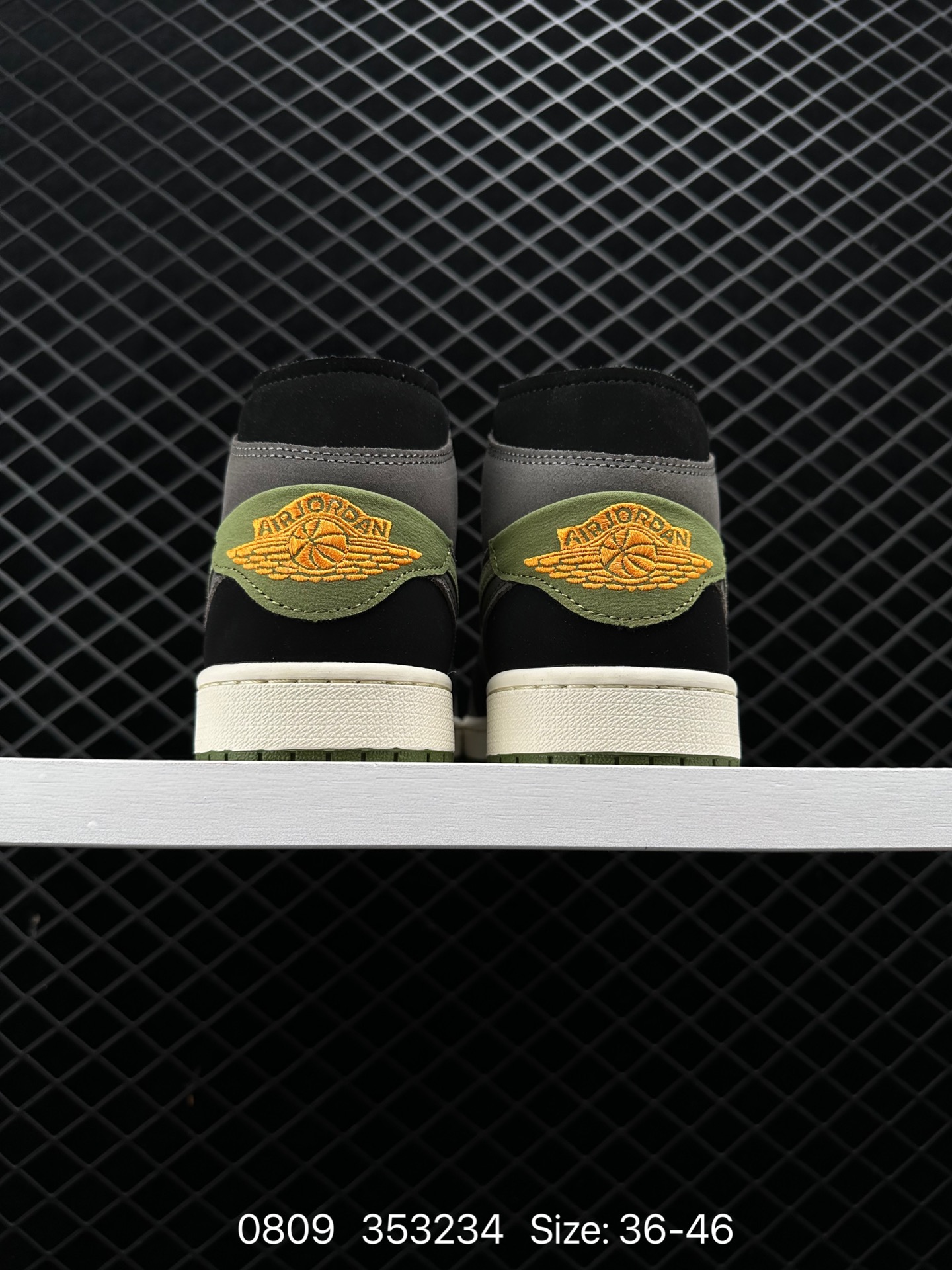 （NIKE）AIR JORDAN 1 MID